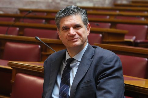 Παραιτήθηκε και από το βουλευτικό αξίωμα ο Γιώργος Καραμέρος