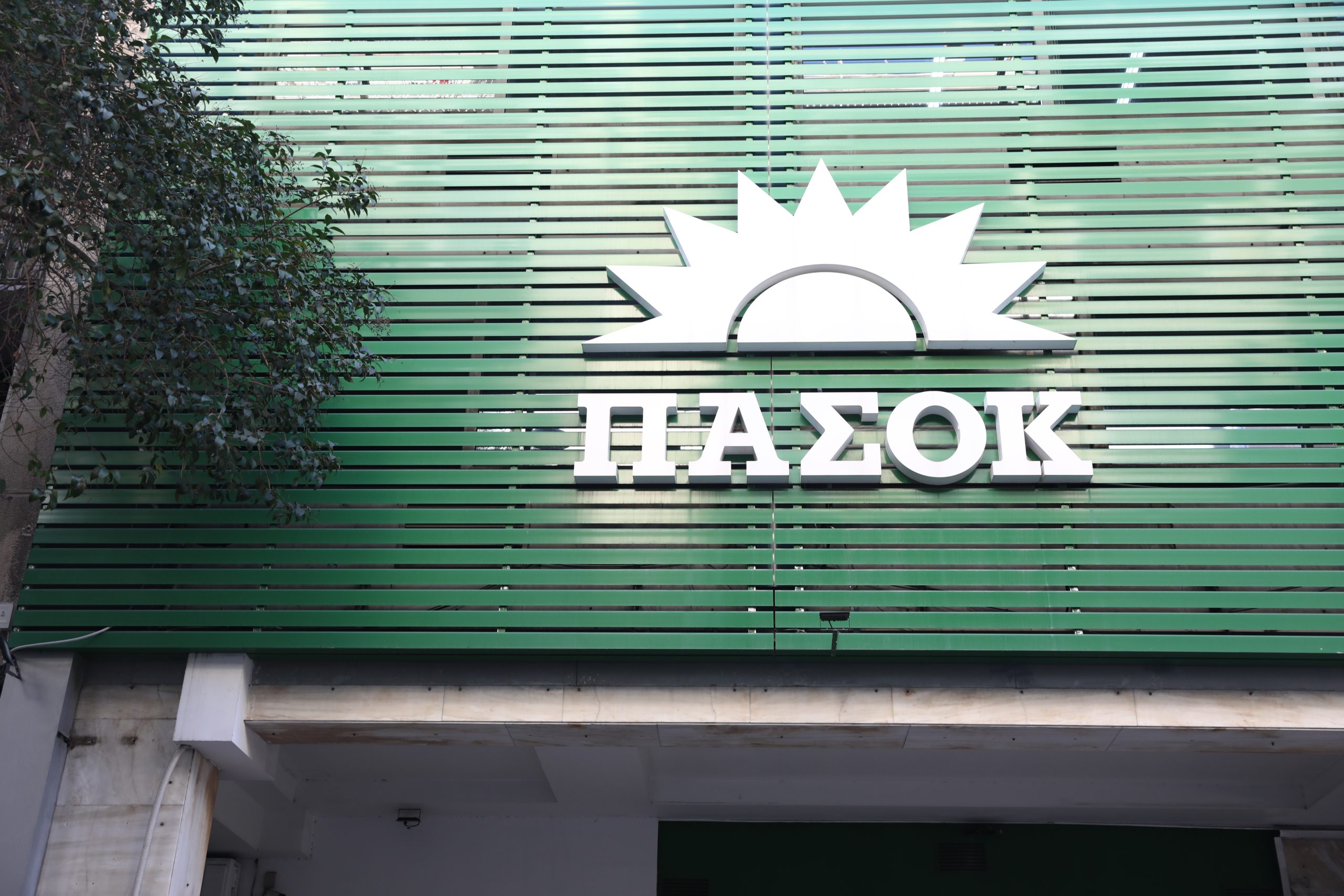 ΠΑΣΟΚ-ΚΙΝΑΛ για το δημοσιευμένο οπτικοακουστικό υλικό: Η παραίτηση του κ. Ντόκου είναι μονόδρομος