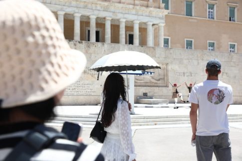 Εισβολή γιγάντιων ακρίδων σε Μαρμαρίδα και Κωνσταντινούπολη