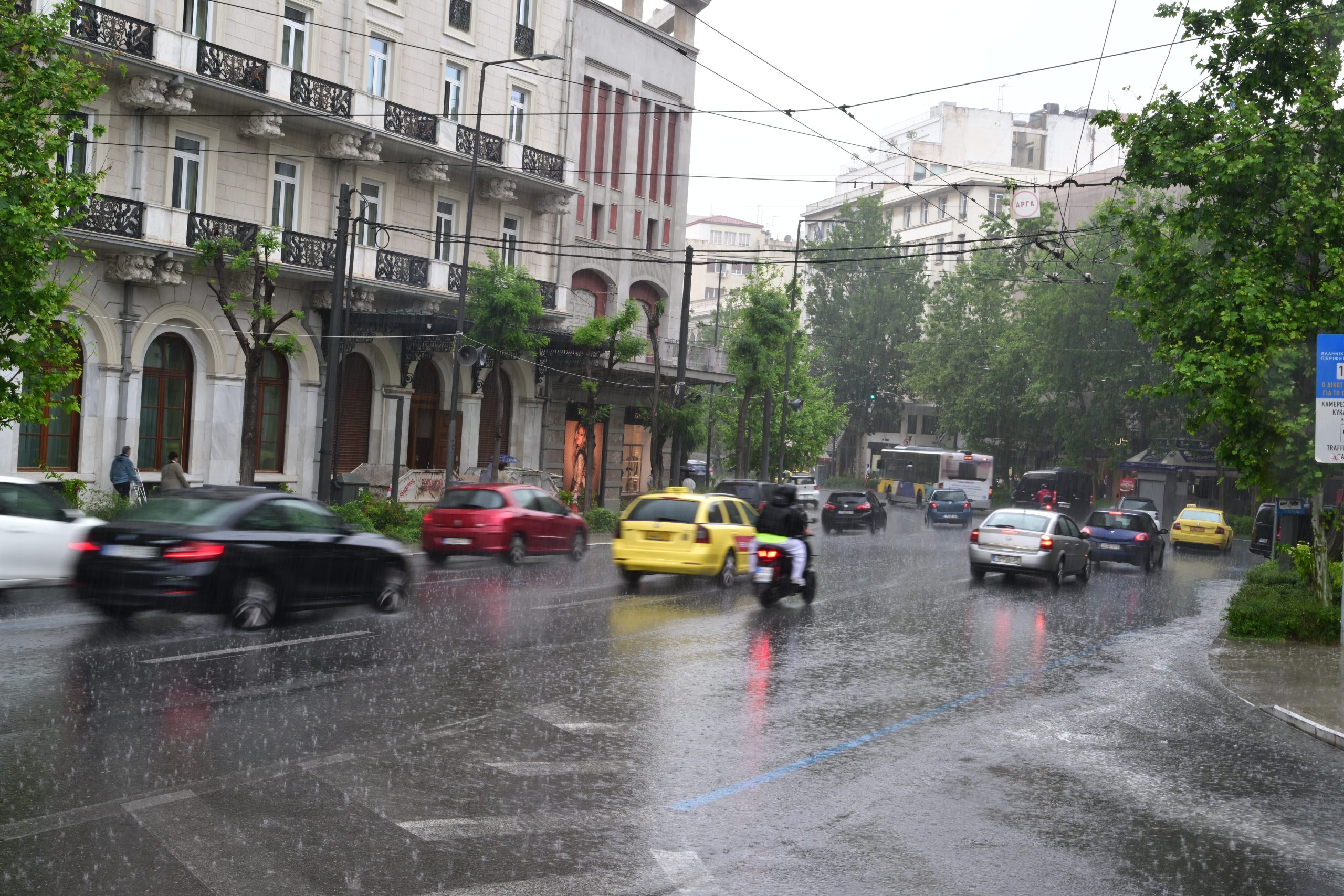 Καιρός: Έκτακτο δελτίο επιδείνωσης από την ΕΜΥ – Ξεκινάει 48ωρη κακοκαιρία με καταιγίδες