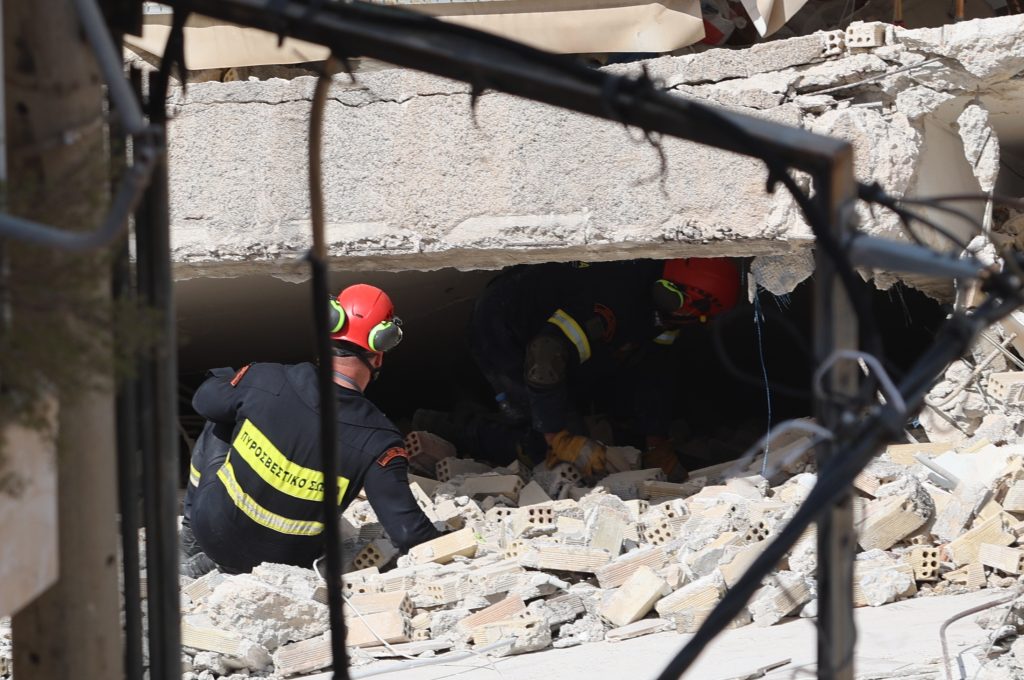 Εκπρόσωπος της Πυροσβεστικής στο ΕΡΤnews: Πώς κινήθηκε η Πυροσβεστική – Ενεργοποιήθηκε το πρωτόκολλο για καταρρεύσεις κτηρίων μετά από σεισμό