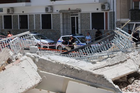 Μεγάλη φωτιά στην Καλλικράτεια Χαλκιδικής, μήνυμα από το 112 για απομάκρυνση των κατοίκων – Ενισχύθηκαν οι δυνάμεις στο Κιλκίς