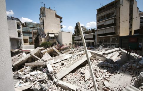 Ουκρανία: Τρεις νεκρές, συμπεριλαμβανομένης έφηβης, στα πλήγματα της Ρωσίας