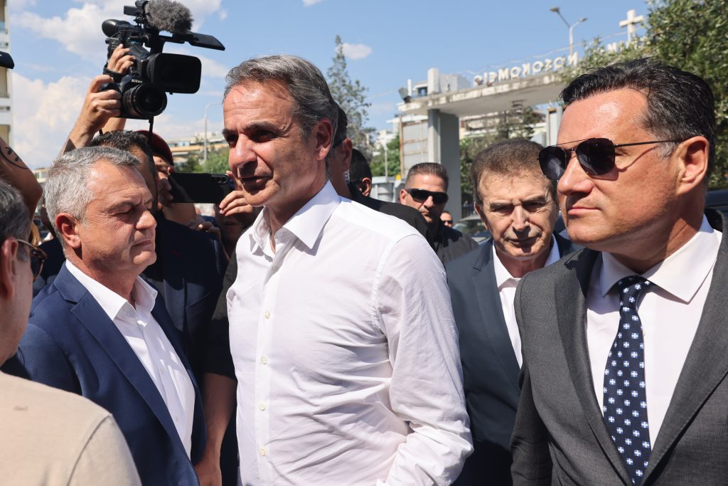 Θεσσαλονίκη: Τους τραυματίες από το μπαράζ εκρήξεων επισκέπτεται ο Κυριάκος Μητσοτάκης