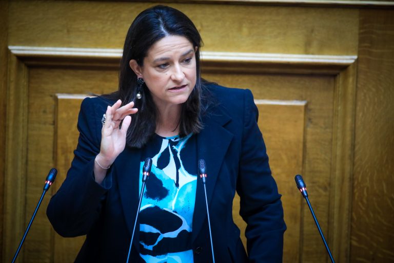 Κεραμέως: Τέλος στην περικοπή των συντάξεων χηρείας μετά την τριετία