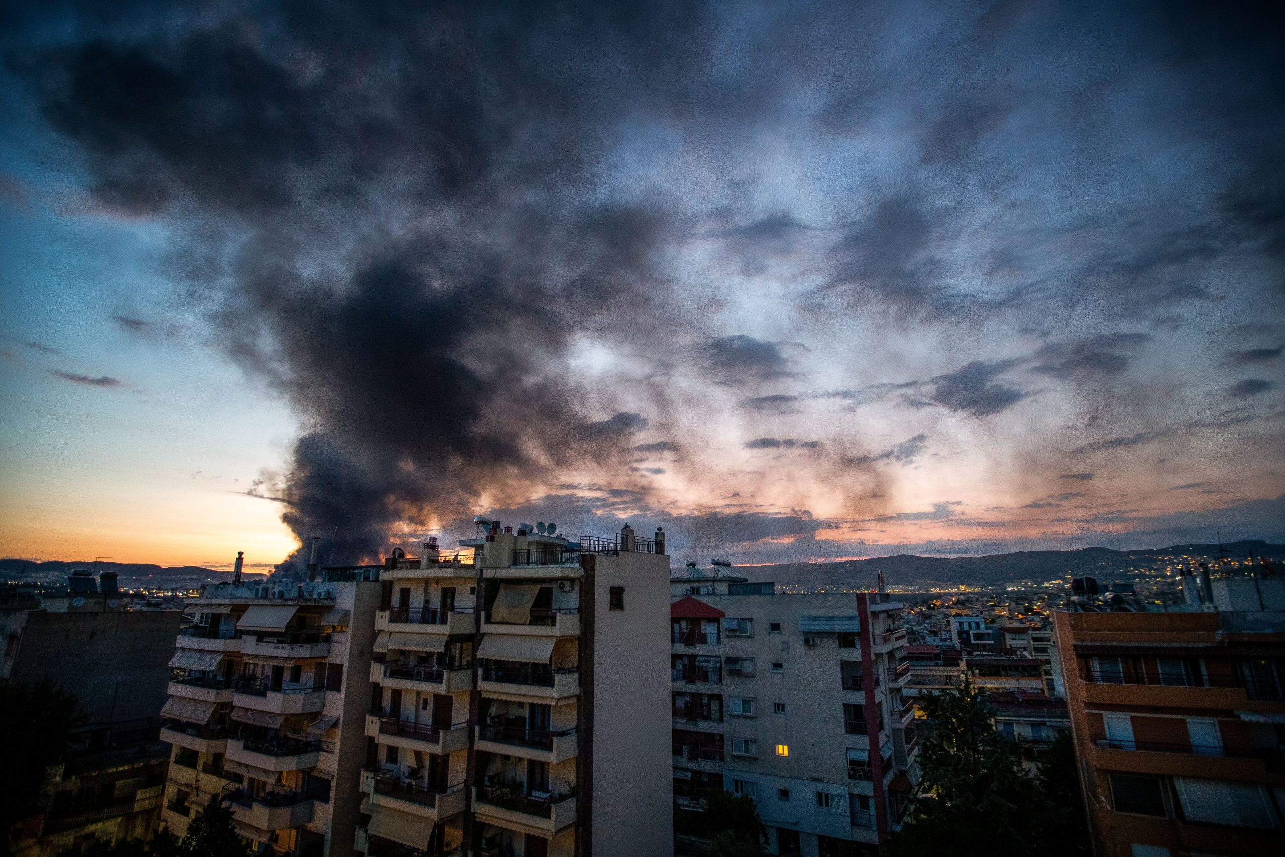 Ωραιόκαστρο: Η επόμενη ημέρα της μεγάλης φωτιάς – Αποκαλυπτικές εικόνες καταστροφής