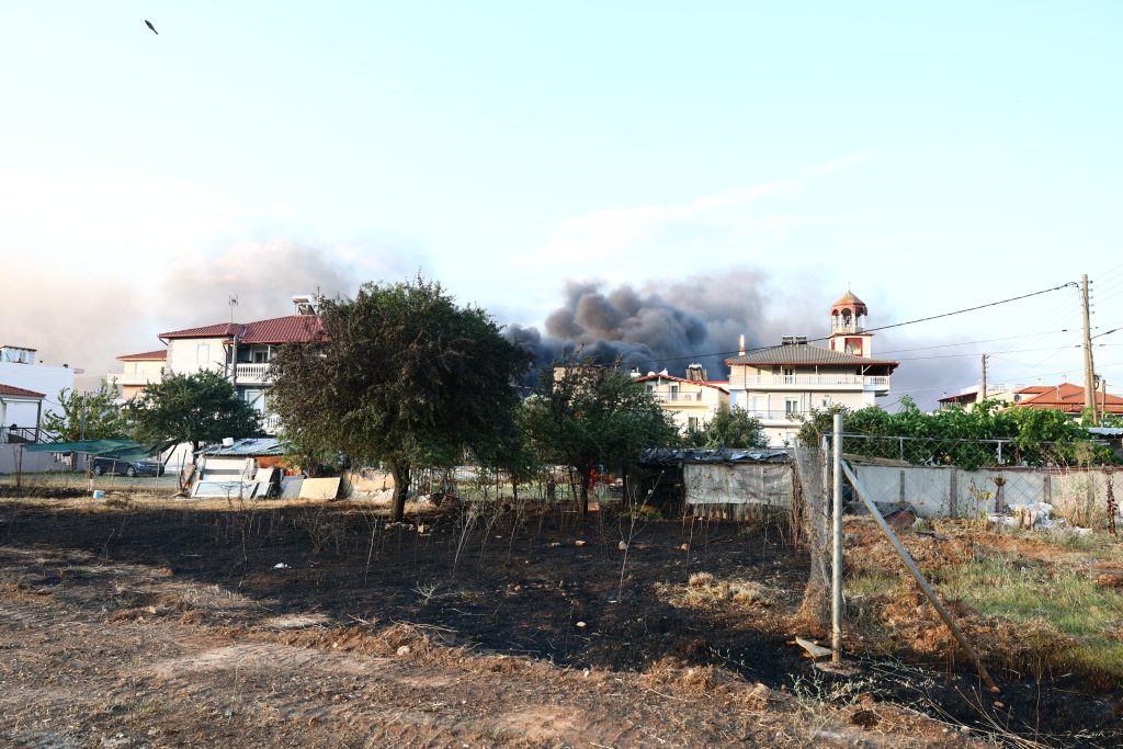 Ωραιόκαστρο: Οι φλόγες έγλυψαν τα σπίτια, κάηκαν επιχειρήσεις- «Ζήσαμε μαρτυρικές στιγμές»- Πώς ξεκίνησε