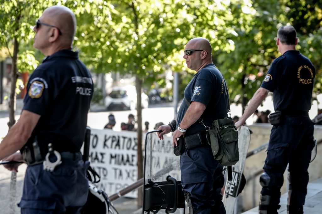 Θεσσαλονίκη: Υπό δρακόντεια μέτρα ασφαλείας στα δικαστήρια οι τρεις συλληφθέντες για την επίθεση στο σπίτι της Αφροδίτης Νέστορα