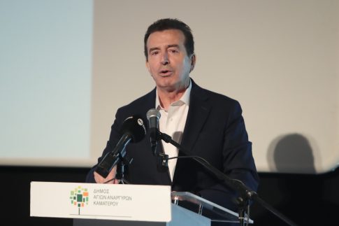 Σε υψηλό τεσσάρων εβδομάδων το πετρέλαιο λόγω της έντασης στα Στενά του Ορμούζ – Κοντά στα 85 δολάρια το βαρέλι