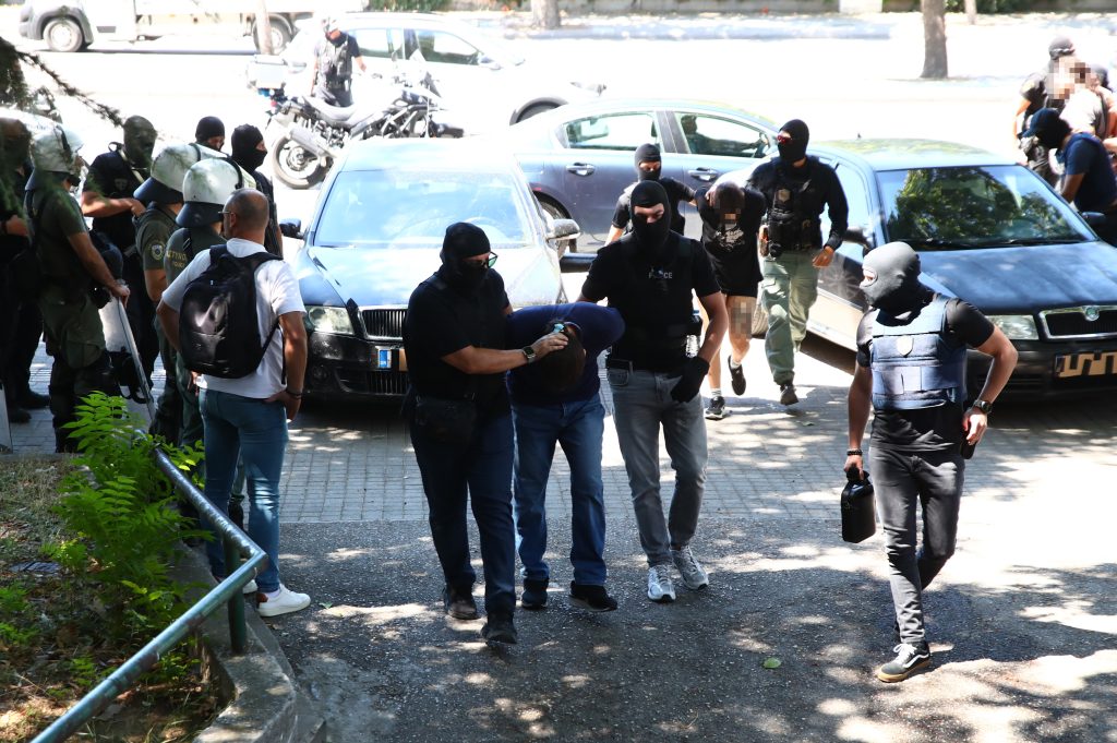 Προφυλακίστηκαν οι δύο από τους συλληφθέντες για τη δολοφονική επίθεση στο σπίτι της Νέστορα