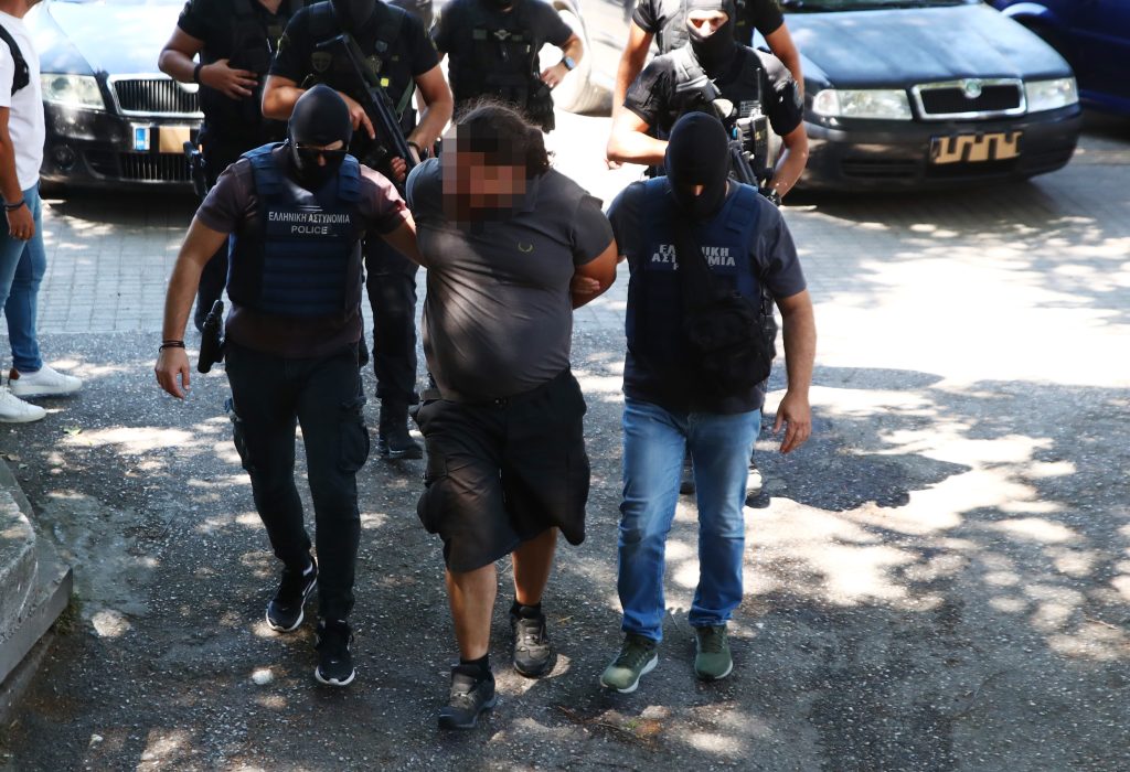 Προφυλακίστηκαν οι δύο από τους συλληφθέντες για τη δολοφονική επίθεση στο σπίτι της Νέστορα