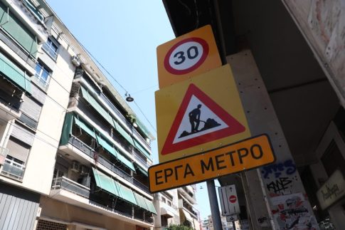 Καύσωνας: Ποιοι κινδυνεύουν περισσότερο και πότε χρειάζεται άμεση ιατρική βοήθεια – Ο καθηγητής Στ. Λουκίδης στο ΕΡΤnews