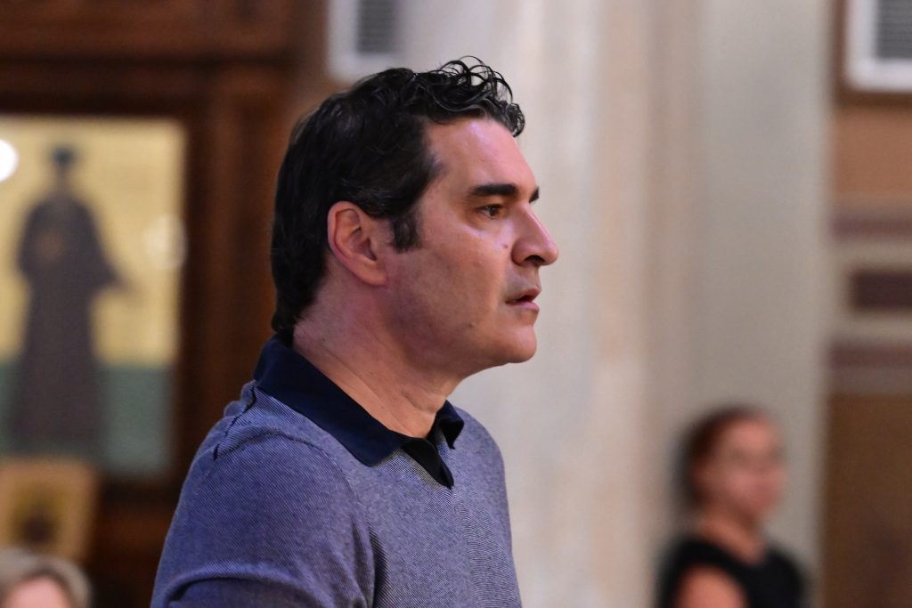 Συγκίνηση στη Μητρόπολη για τη Μάρω Κοντού – Πλήθος κόσμου λέει το τελευταίο «αντίο»