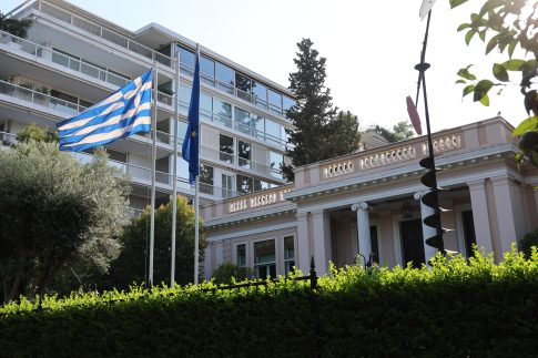 Ο «αστυνομικός» γάτος Nimis που «περιπολεί» τους δρόμους του Άμστερνταμ