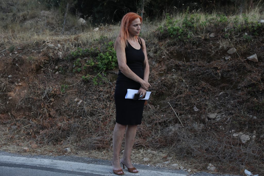 Σε κλίμα βαθιάς συγκίνησης οι εκδηλώσεις μνήμης για τα 104 θύματα στο Μάτι – Τρισάγιο, προσκλητήριο νεκρών και πορεία στο δρόμο της φωτιάς