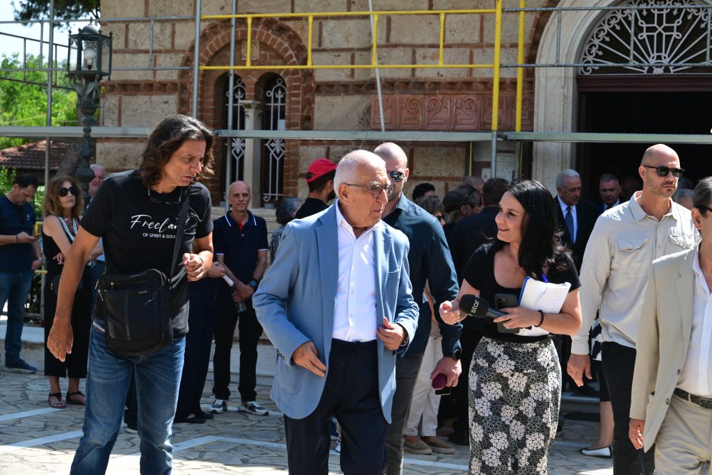 Το τελευταίο «αντίο» στη Μαίρη Λίντα – Συγγενείς, φίλοι και πλήθος κόσμου αποχαιρέτησαν τη σπουδαία ερμηνεύτρια