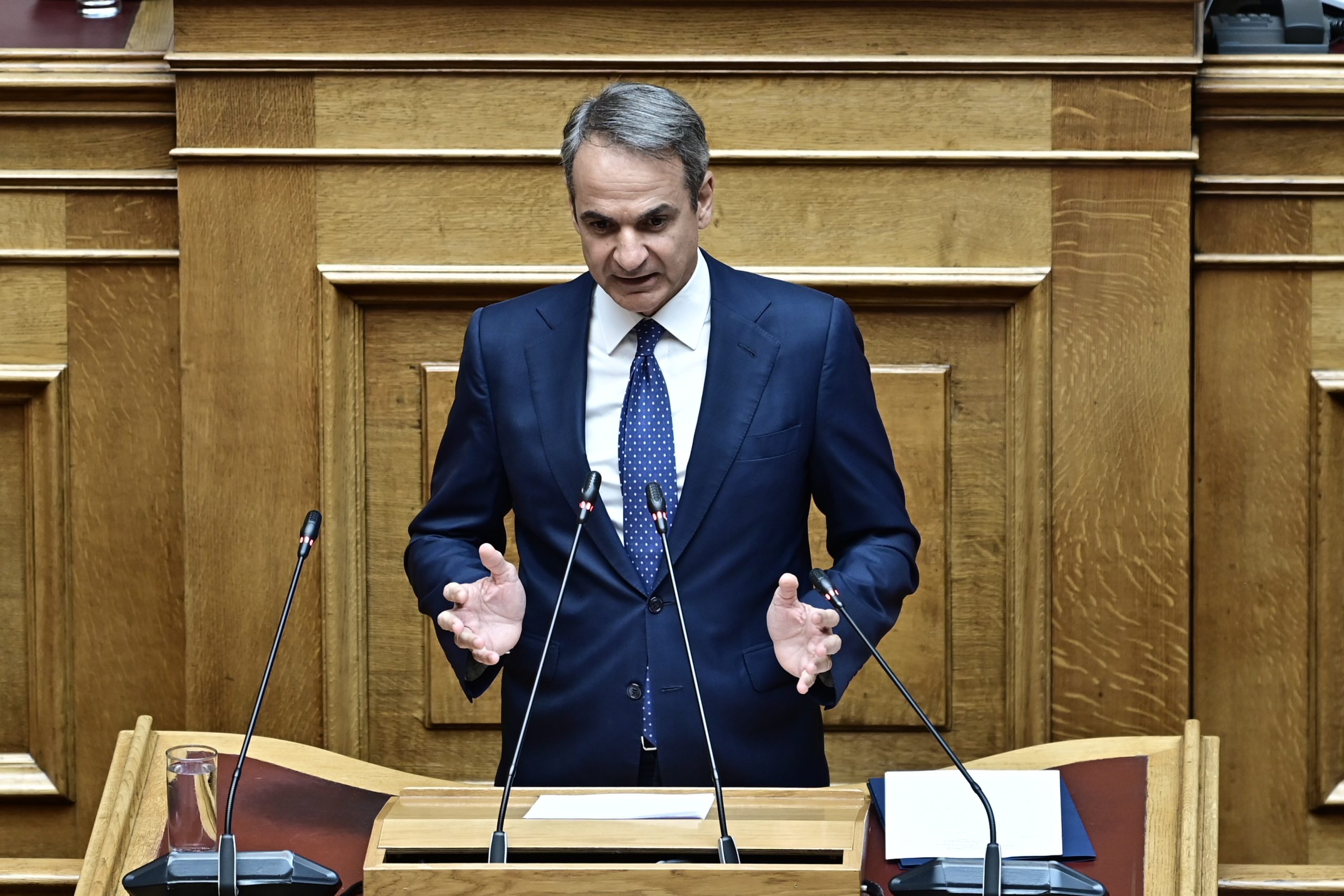 Συνεδριάζει η Βουλή για τη συνταγματική αναθεώρηση – Μητσοτάκης: Η Ελλάδα χρειάζεται νέο Σύνταγμα που να συμβαδίζει με την εποχή μας