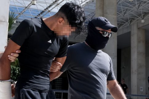 Ζάκυνθος: Τρεις συλλήψεις νεαρών τουριστών στον Λαγανά για κατοχή ναρκωτικών – Σύλληψη 20χρονου στην πόλη με σιδερογροθιά