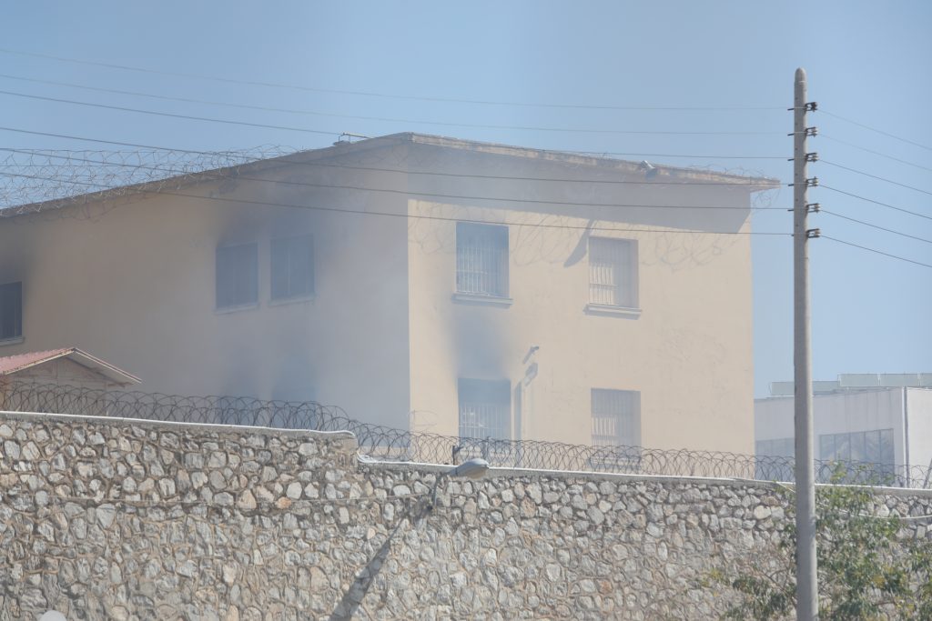 Φυλακές Κορυδαλλού: Κρατούμενοι έβαλαν φωτιά σε πτέρυγα αντιδρώντας σε μεταγωγή