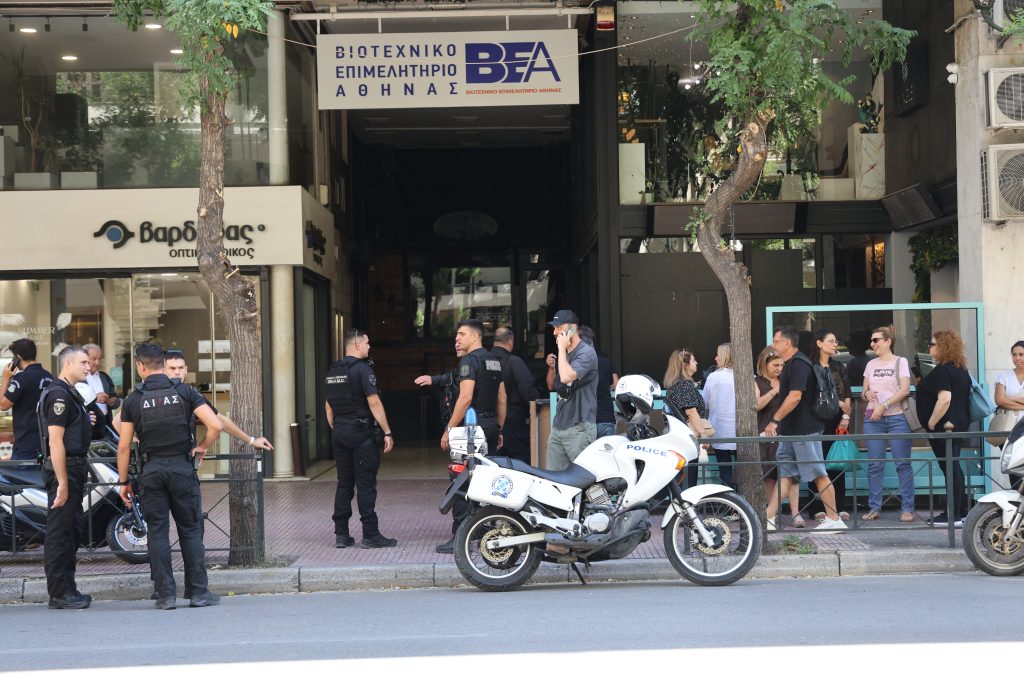 Ακαδημίας: Tηλεφώνημα για βόμβα στο Γαλλικό Προξενείο και στο κτήριο του ΕΒΕΑ
