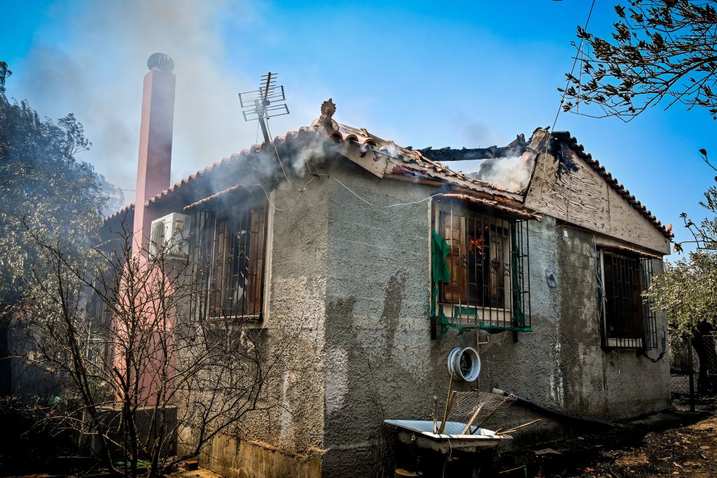 Φωτιά στην Αργολίδα: Καλύτερη η εικόνα στα Φίχτια – Περιορίστηκε το μέτωπο μετά τη μεγάλη μάχη