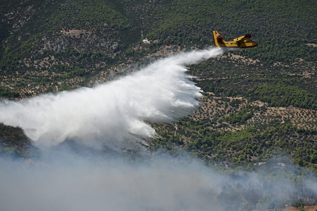 Φωτιά στη Βοιωτία: Εντολή εκκένωσης του Πόρτο Γερμενό – Επιχείρηση απομάκρυνσης κατοίκων διά θαλάσσης στον Άγιο Βασίλειο