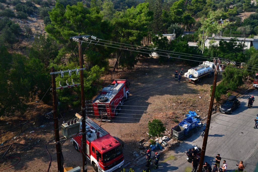 Φωτιά στην Περιφερειακή Αιγάλεω: Μήνυμα 112 για απομάκρυνση από Χαϊδάρι προς Περιστέρι – Εκτροπή κυκλοφορίας μετά την Ελευσίνα προς Αθήνα