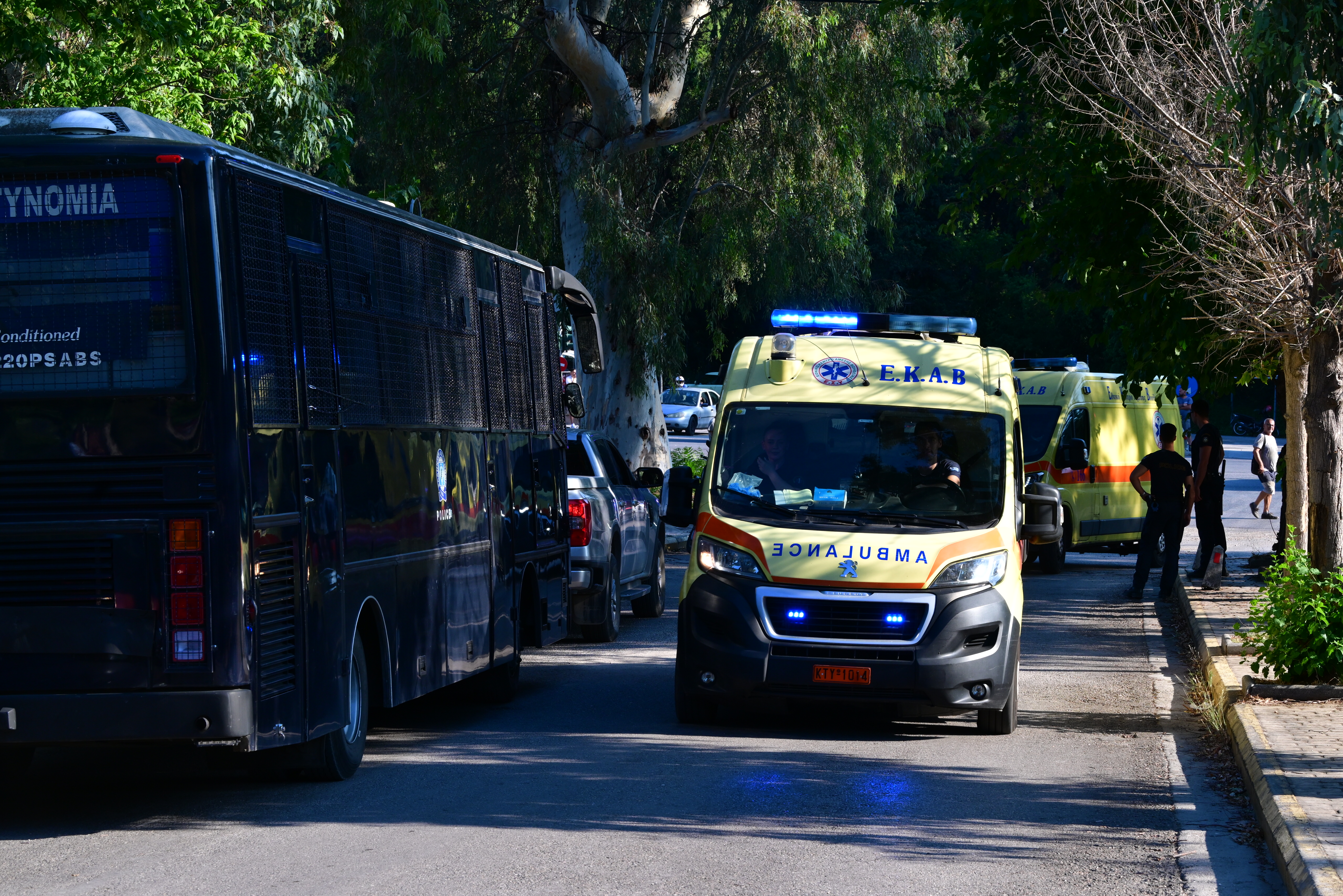 Φωτιά στο Ποικίλο Όρος: Aσθενείς μεταφέρθηκαν για προληπτικούς λόγους στο «Αττικόν» – Δεν απαιτείται εκκένωση του νοσοκομείου