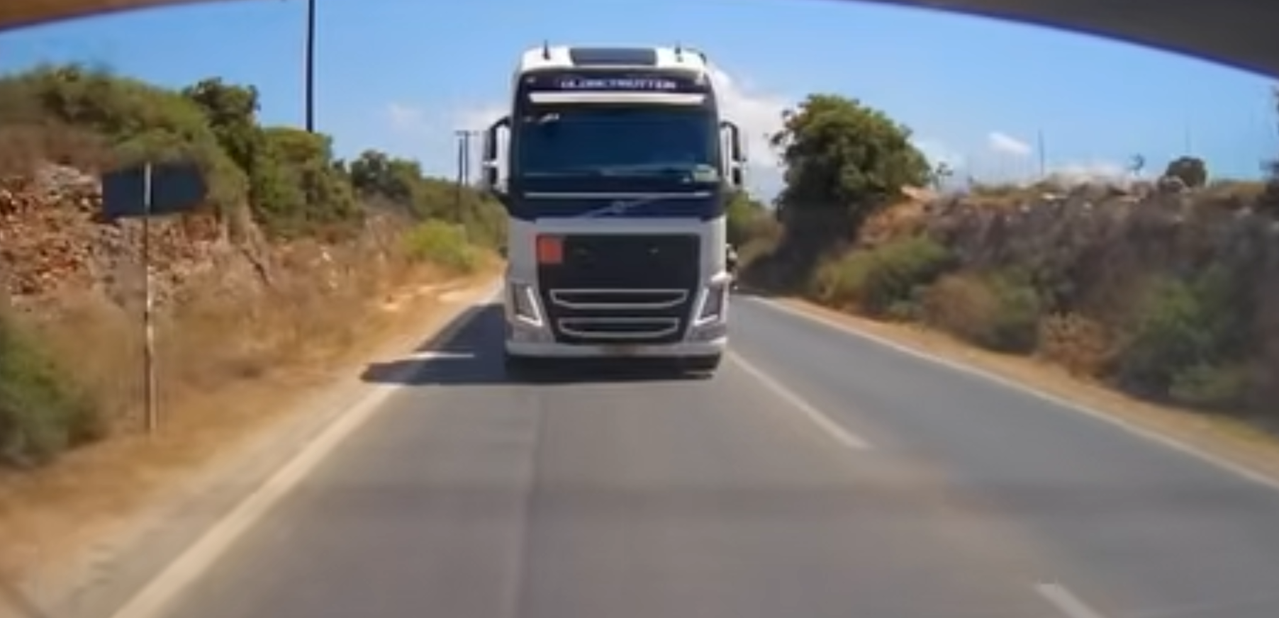 Χανιά: Σοκαριστική προσπέραση βυτιοφόρου σε δρόμο μεγάλης κίνησης – Αναζητείται ο οδηγός