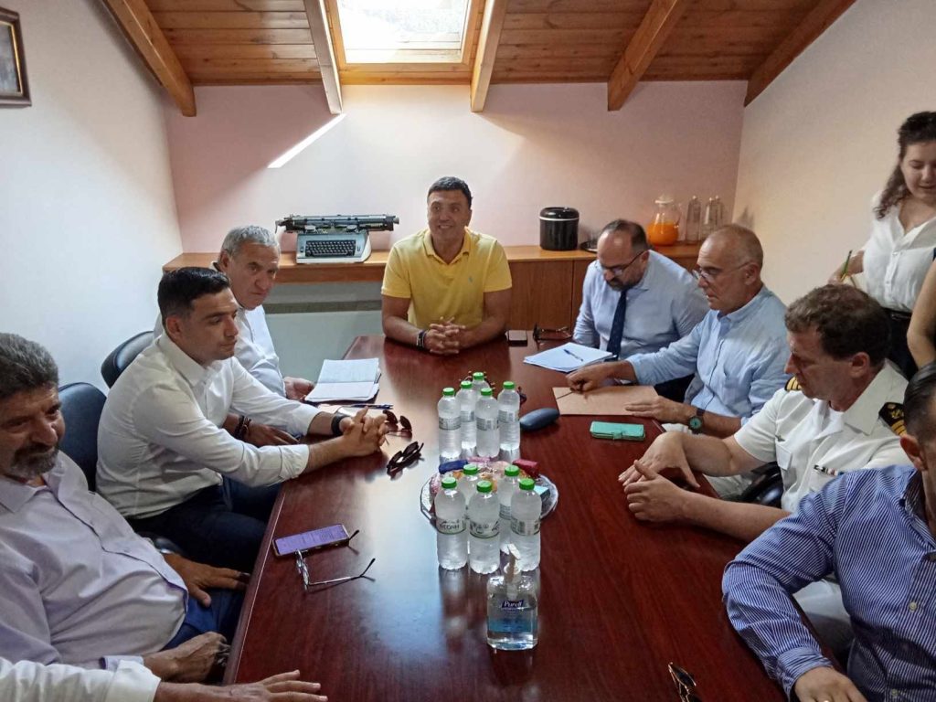 Ζάκυνθος: Σε εξέλιξη η επίσκεψη του Βασίλη Κικίλια – Συσκέψεις σε Λιμεναρχείο και Λιμενικό Ταμείο