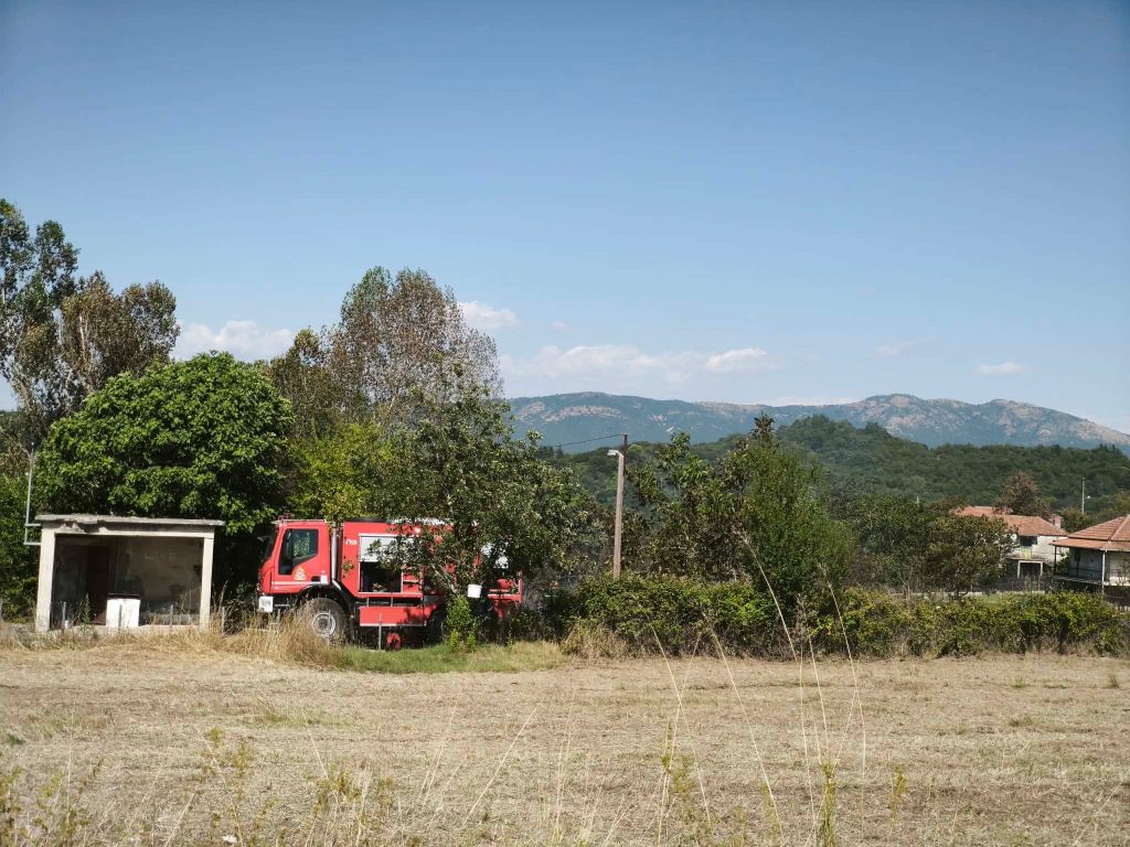 Υπό μερικό έλεγχο η φωτιά στη Ζίτσα – Έσπευσαν έξι πυροσβεστικά και δασοκομάντος