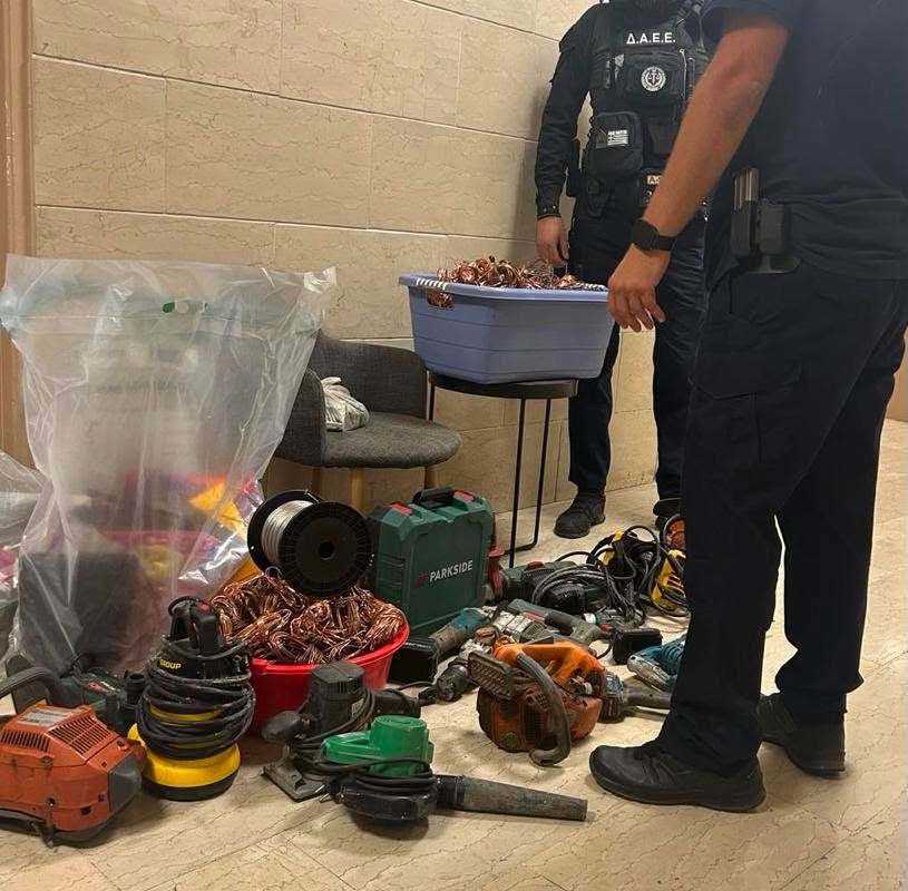 Μεσσηνία: Συνελήφθησαν τρεις για εμπρησμούς στους Γαργαλιάνους – Μεταξύ αυτών πυροσβέστης πενταετούς υποχρέωσης και κοινοτάρχης