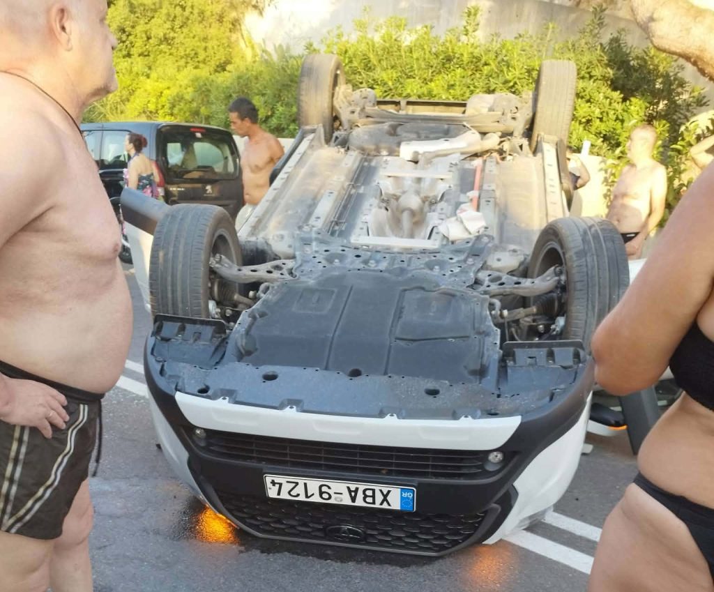 Τροχαίο στον Καλαθά Χανίων – Εγκλωβισμός εξηνταπεντάχρονου τουρίστα