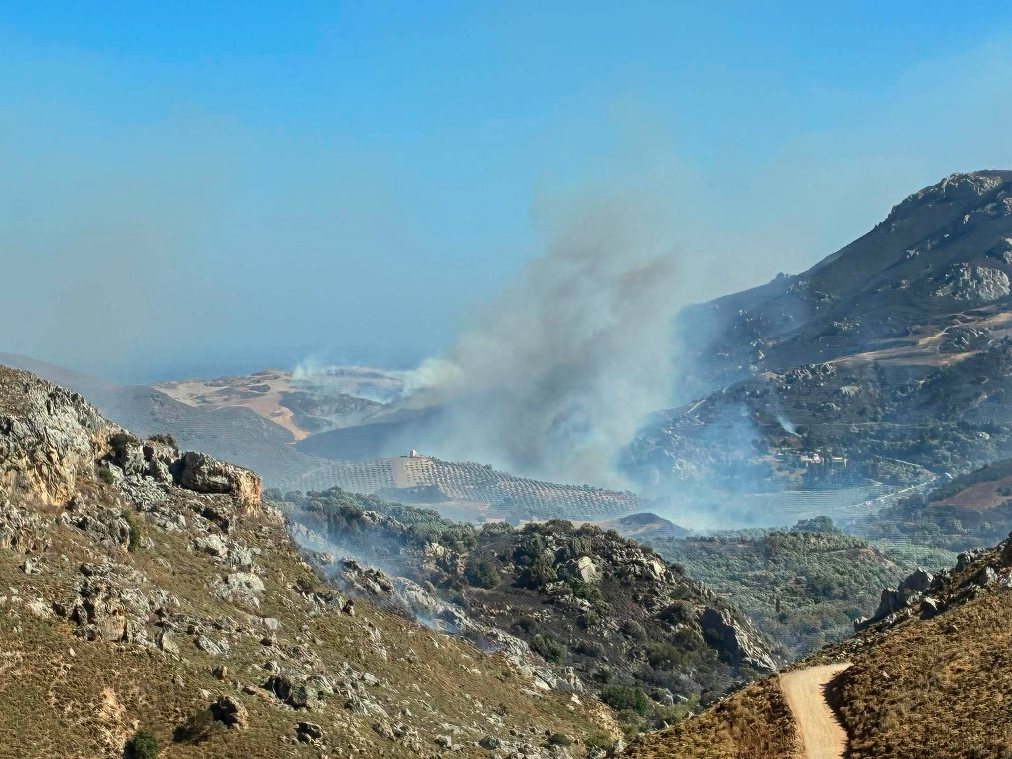 Εικόνες από drone στον Ασώματο Ρεθύμνου: Θυελλώδεις άνεμοι και μηδενική ορατότητα – Απεγκλωβίστηκαν 50 άτομα από την Πρέβελη