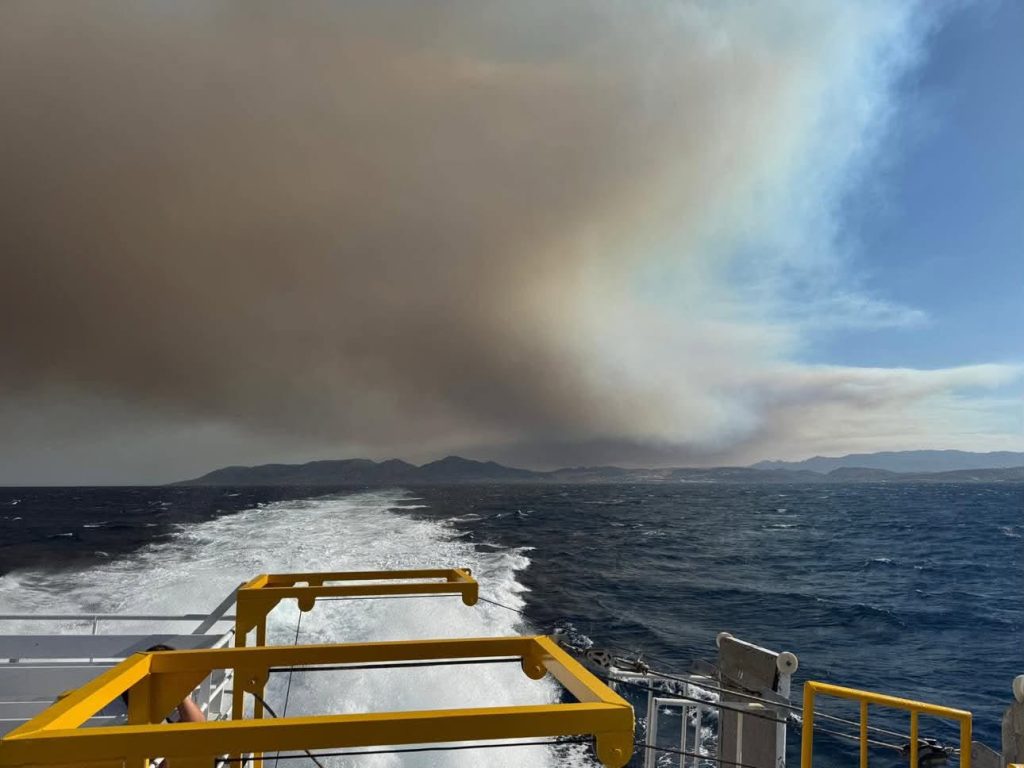 Σε δύο μέτωπα η φωτιά στο Πλωμάρι της Λέσβου – Προληπτική εκκένωση προς Άγιο Ισίδωρο