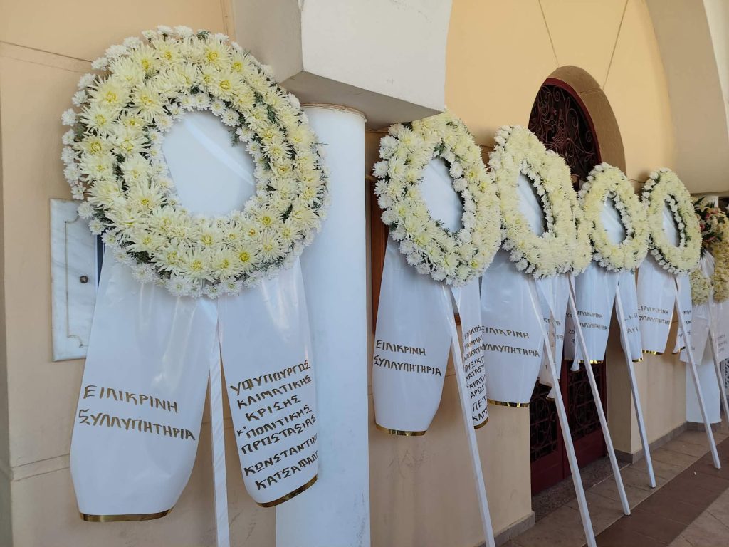 Αγρίνιο: Με τιμές ήρωα το «τελευταίο αντίο» στον 27χρονο πυροσβέστη που έχασε τη ζωή στη φωτιά στο Γύθειο