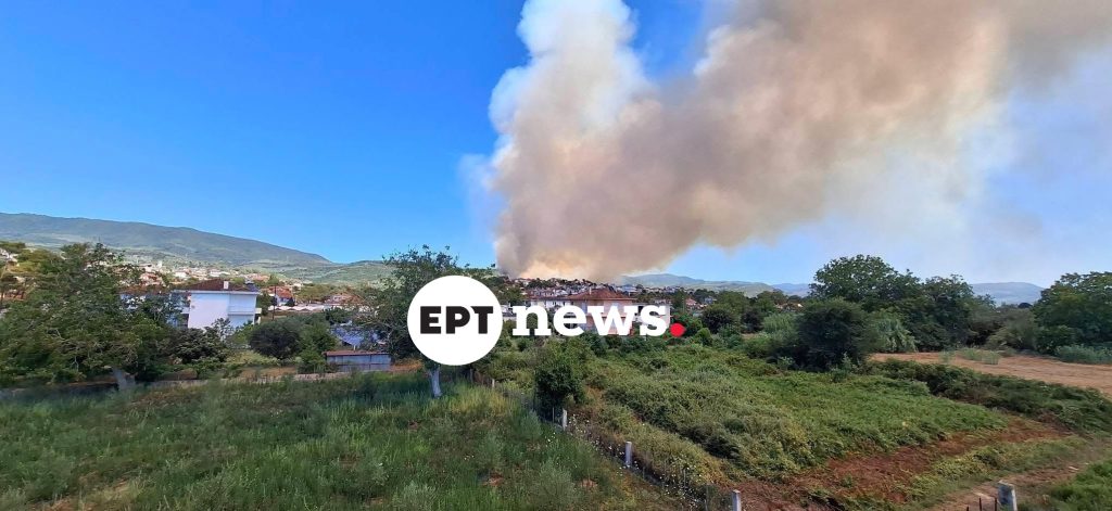 Πυρκαγιά στο Κομπότι Άρτας: Μήνυμα του 112 για απομάκρυνση προς γήπεδο Σελλάδων – Στη μάχη 8 εναέρια μέσα
