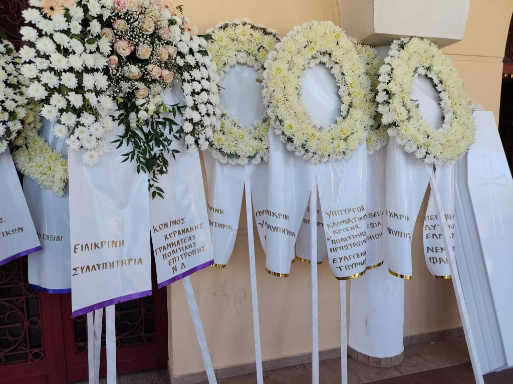 Αγρίνιο: Με τιμές ήρωα το «τελευταίο αντίο» στον 27χρονο πυροσβέστη που έχασε τη ζωή στη φωτιά στο Γύθειο