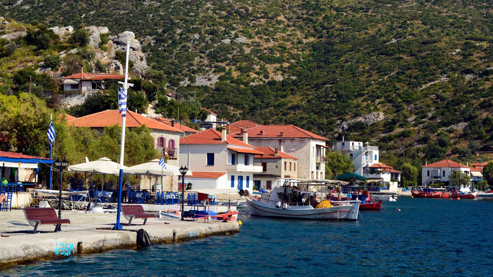 Αντιδράσεις για τις κυκλοφοριακές ρυθμίσεις στην Αγία Κυριακή Τρικερίου – Τι απαντά η δημοτική αρχή
