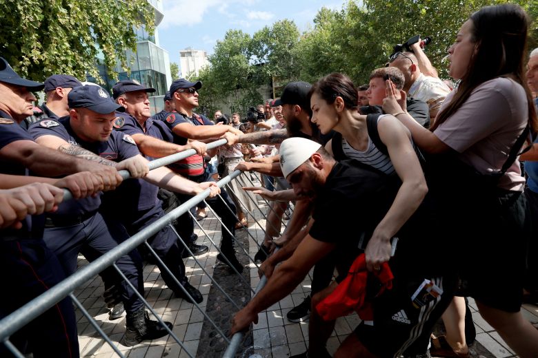 Τίρανα: Χιλιάδες διαδηλωτές κατά του Ράμα και του επενδυτικού σχεδίου που συνδέεται με την οικογένεια Τραμπ  ​