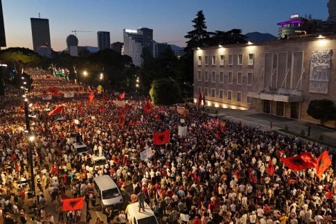 Πυρκαγιά στο Ωραιόκαστρο: Συνεχίζονται οι ρίψεις σε δύο εργοστάσια, χωρίς ενεργό μέτωπο στο δασικό κομμάτι – Το τοξικό νέφος έχει φτάσει στη Θεσσαλονίκη