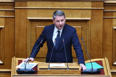 Τρόμος σε πτήση από Θεσσαλονίκη για Μόναχο – Έσπασε παράθυρο και τραυματίστηκε επιβάτης