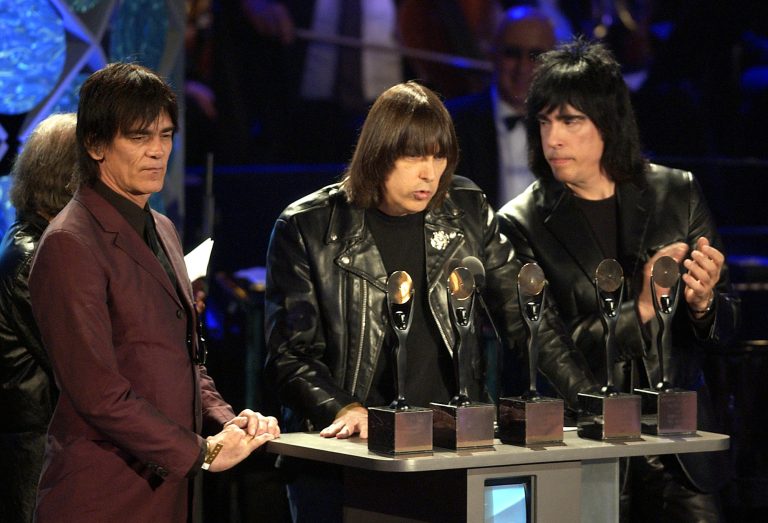 Punk supergroup για τα 50 χρόνια των Ramones με μέλη των Green Day, Blink-182, Rancid και Ramones
