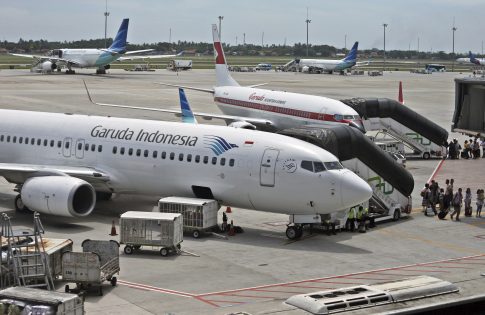 Θεσσαλονίκη: Μήνυμα κατά της τρομοκρατίας «Δεν σας φοβόμαστε» στη συγκέντρωση διαμαρτυρίας στελεχών και μελών της ΝΔ έξω από Ιπποκράτειο