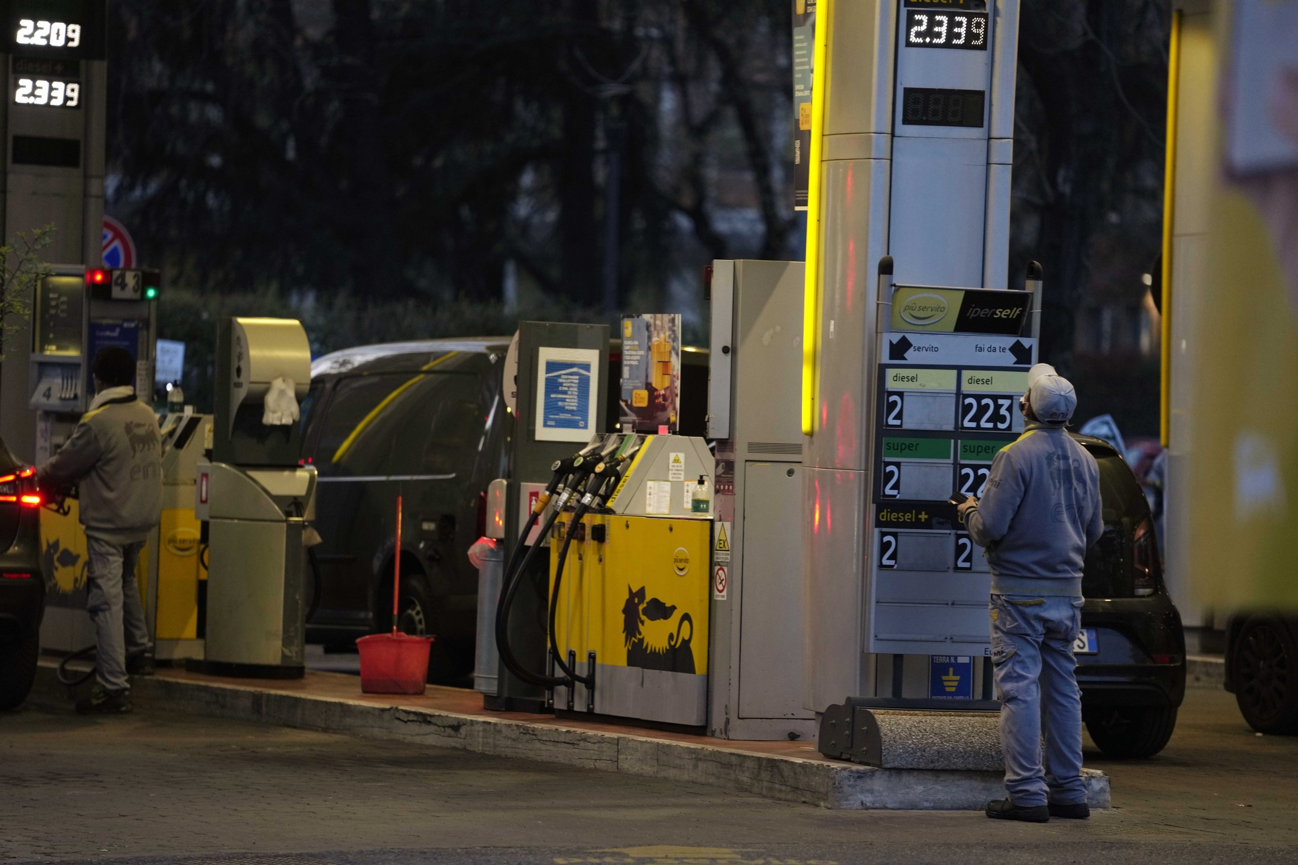 Συνεχίζονται οι ανατιμήσεις σε καύσιμα και φυσικό αέριο – Δεν αναμένεται σύντομα πτώση των τιμών