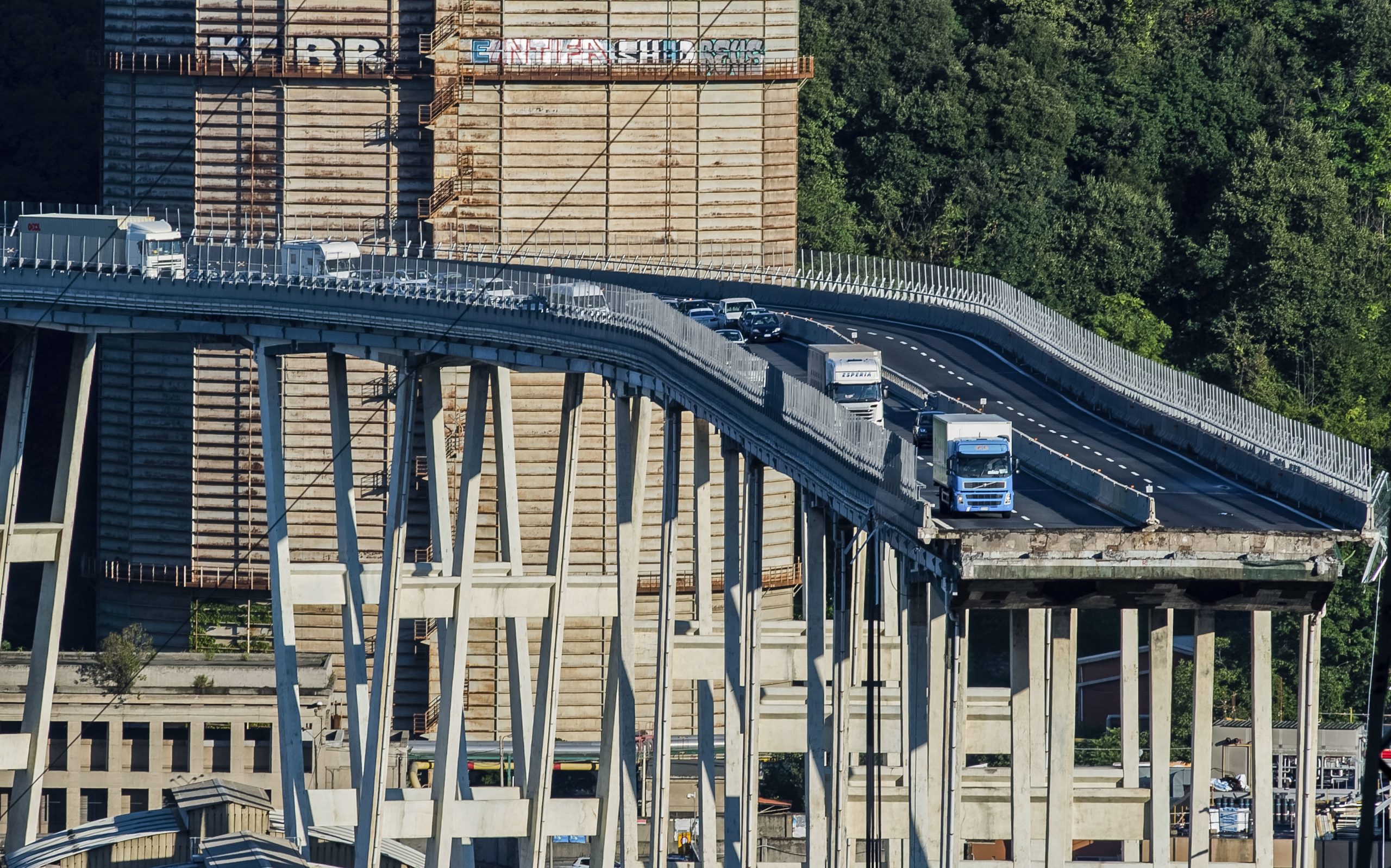 Italy Bridge Collapse Trial Ιταλία: Οκτώ χρόνια μετά την κατάρρευση της γέφυρας Μοράντι στη Γένοβα, η ώρα της πρώτης ετυμηγορίας