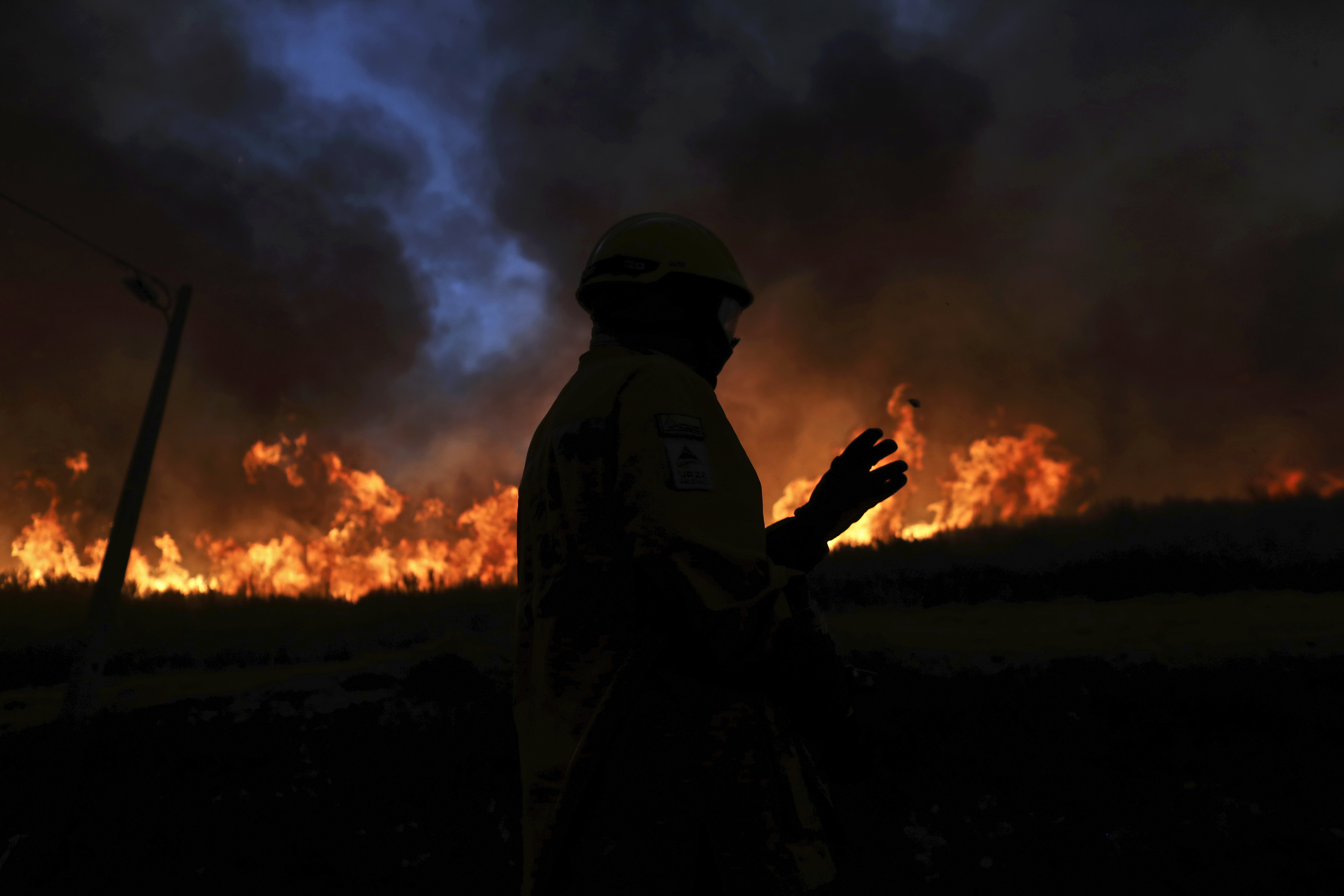 Πορτογαλία: Μεγάλη πυρκαγιά στο βόρειο τμήμα της χώρας – Επιχειρούν περίπου 800 πυροσβέστες