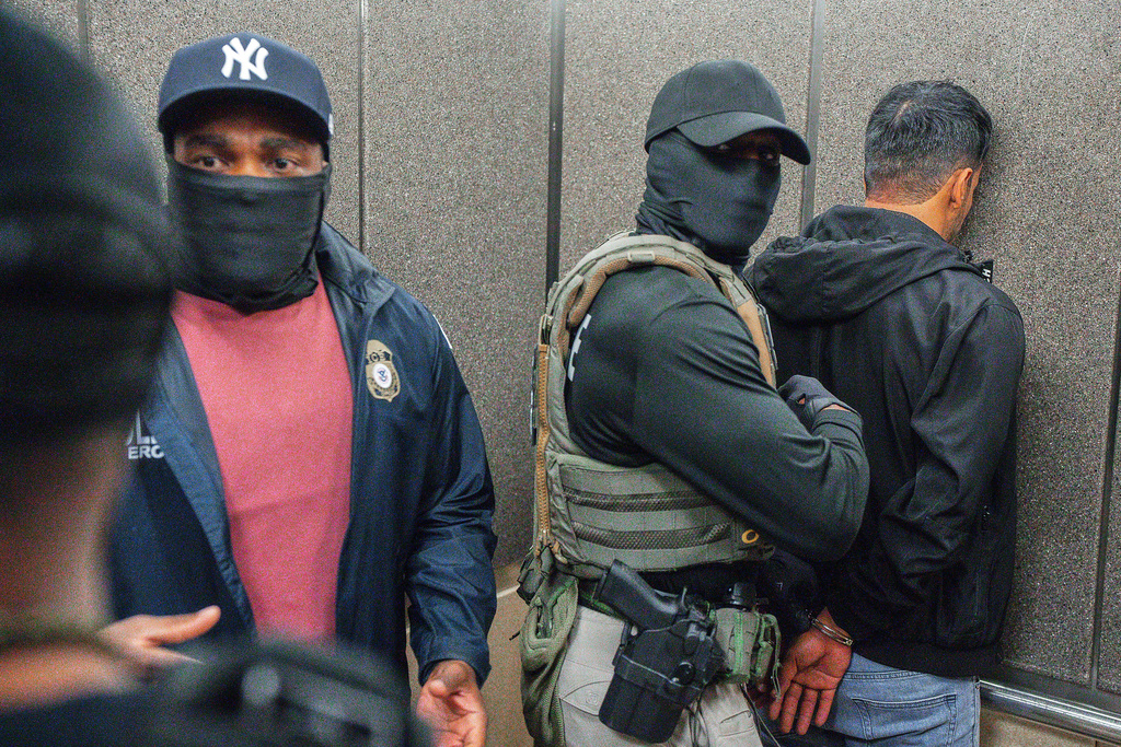 Η αστυνομία μετανάστευσης των ΗΠΑ θα εξοπλιστεί με κάμερες σώματος 