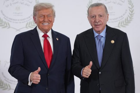 Φωτιά στην Οινόη: 155 πυροσβέστες και 22 εναέρια μέσα στη μάχη – Ήχησε το 112, σε ισχύ κυκλοφοριακές ρυθμίσεις