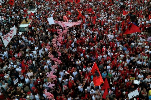 Θερινές εκπτώσεις: Ανοιχτά τα καταστήματα την Κυριακή – Τι είπε στο ΕΡΤnews Radio 105,8 ο Πρόεδρος του Εμπορικού Συλλόγου Αθηνών για την εικόνα της αγοράς
